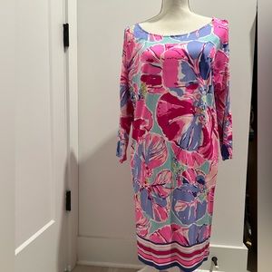 Lilly Pulitzer jersey dress with sleeve detail. Pink. Blues.